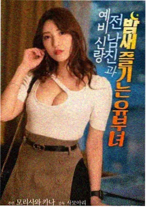 六个里程桩的示意图，路牌依次排列在沙漠公路上